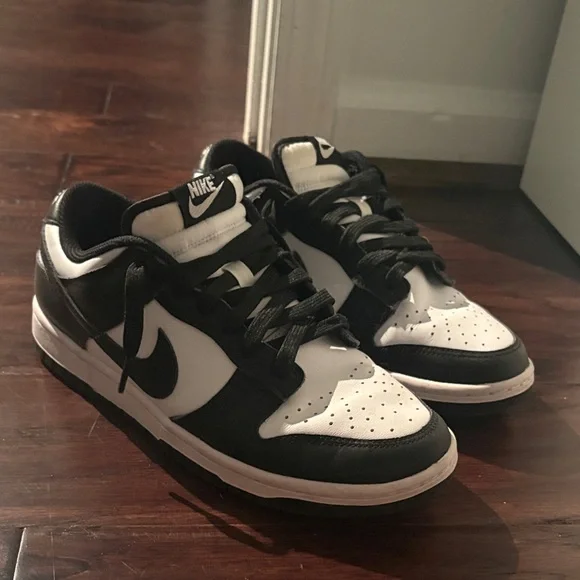 Nike Panda Dunks - Picture 7 of 10
